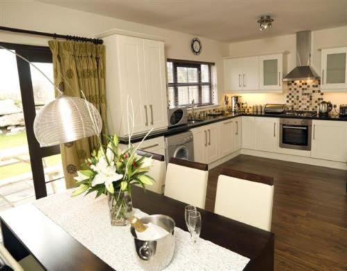 Kenmare Bay Hotel Lodges Killarney Bagian luar foto
